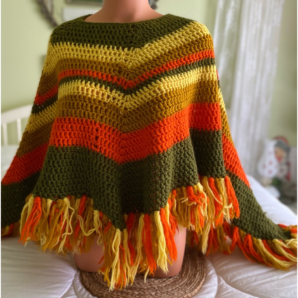 VINTAGE 70s - HAND CROCHET - Yarn Poncho - Couch Decor - SUPER TRENDY - O/S